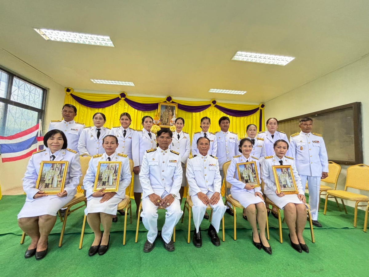 เข้าร่วมพิธีรับพระราชทานพระบรมฉายาลักษณ์ พระบาทสมเด็จพระเจ้าอยู่หัว ที่ฉายกับสมเด็จพระนางเจ้าฯ พระบรมราชินี ณ ห้องประชุมองค์การบริหารส่วนตำบลหนองโดน