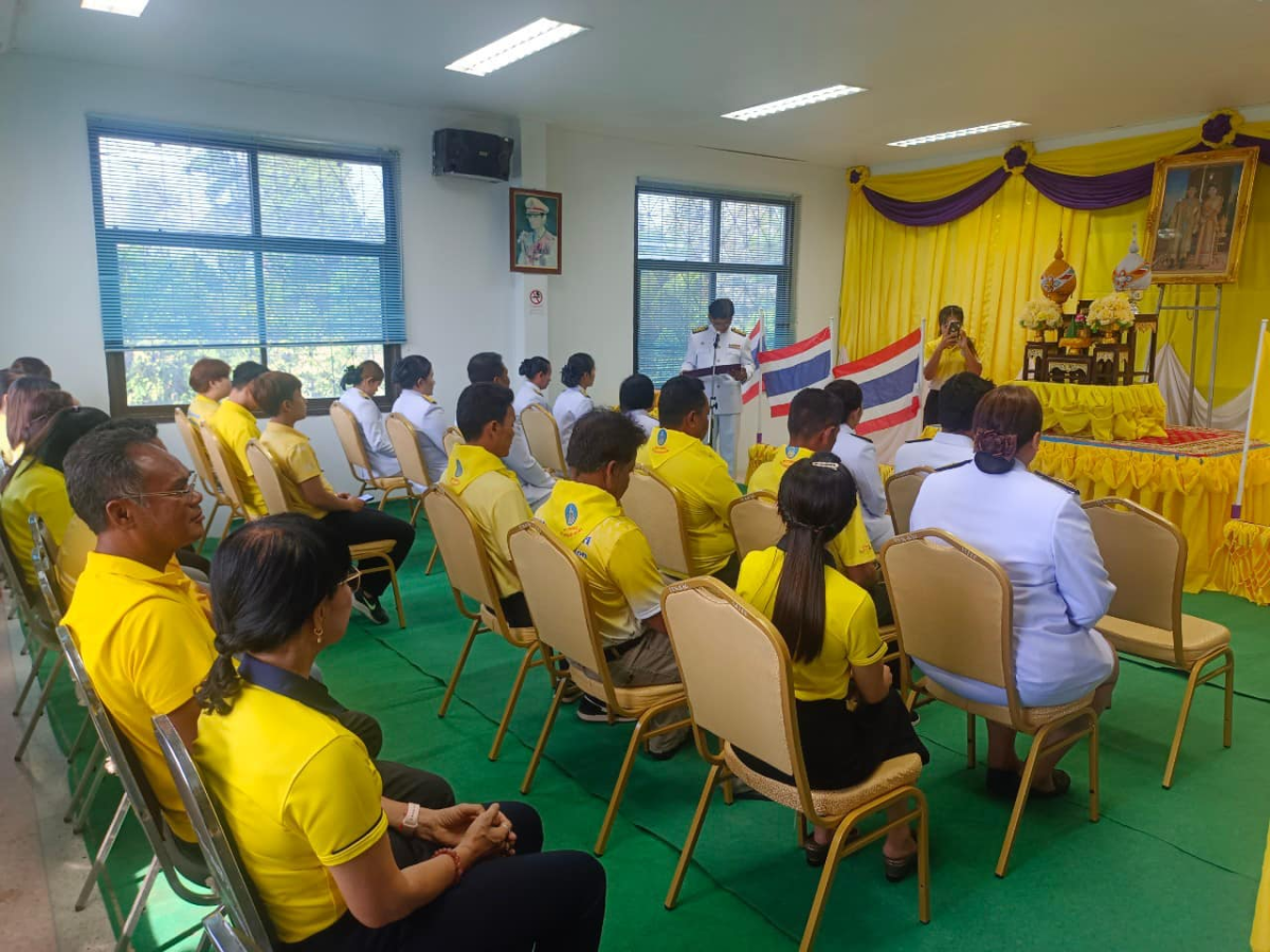 เข้าร่วมพิธีรับพระราชทานพระบรมฉายาลักษณ์ พระบาทสมเด็จพระเจ้าอยู่หัว ที่ฉายกับสมเด็จพระนางเจ้าฯ พระบรมราชินี ณ ห้องประชุมองค์การบริหารส่วนตำบลหนองโดน