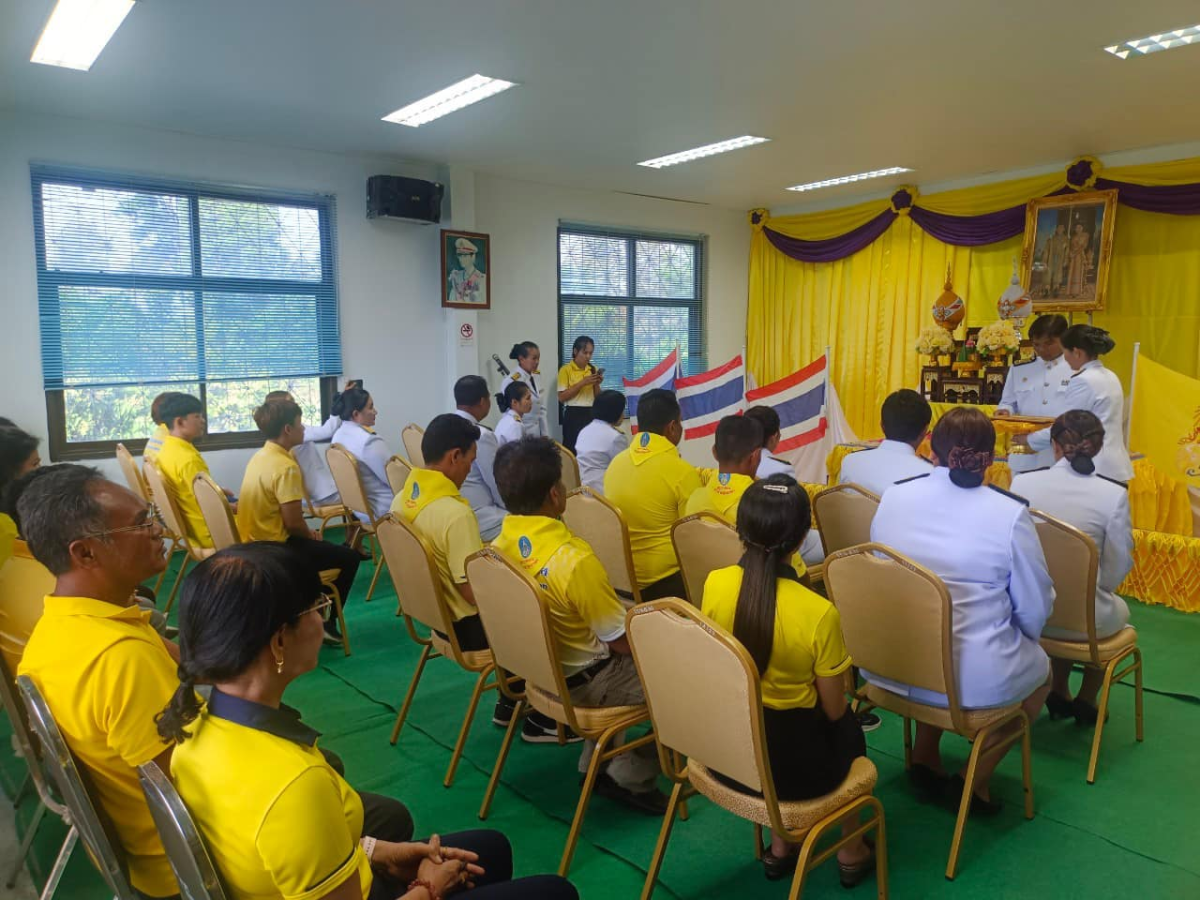 เข้าร่วมพิธีรับพระราชทานพระบรมฉายาลักษณ์ พระบาทสมเด็จพระเจ้าอยู่หัว ที่ฉายกับสมเด็จพระนางเจ้าฯ พระบรมราชินี ณ ห้องประชุมองค์การบริหารส่วนตำบลหนองโดน