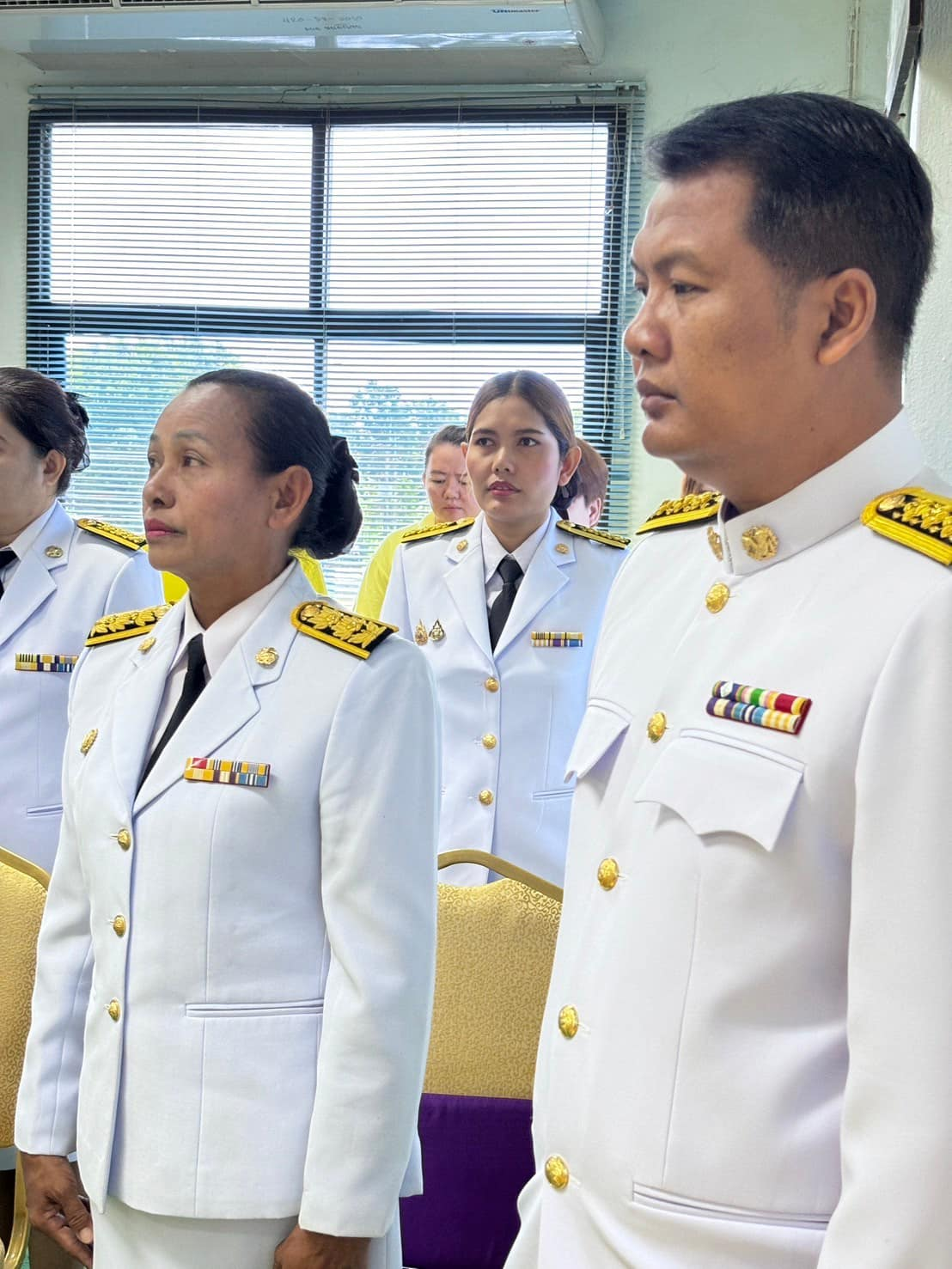 เข้าร่วมพิธีรับพระราชทานพระบรมฉายาลักษณ์ พระบาทสมเด็จพระเจ้าอยู่หัว ที่ฉายกับสมเด็จพระนางเจ้าฯ พระบรมราชินี ณ ห้องประชุมองค์การบริหารส่วนตำบลหนองโดน