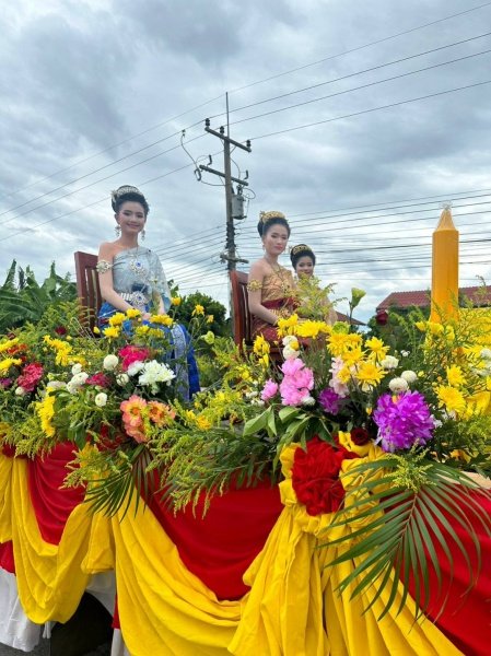 เมื่อวันที่ 31 กรกฎาคม 2566 องค์การบริหารส่วนตำบลหนองโดนร่วมกับสมาชิกสภาองค์การบริหารส่วนตำบล กำนัน ผู้ใหญ่บ้าน สถานศึกษา ส่วนราชการ ประชาชน จัดกิจกรรมส่งเสริมวันสำคัญทางศาสนา (ประเพณีแห่เทียนพรรษา) ประจำปี 2566 เพื่อทำนุบำรุงศาสนาและอนุรักษ์ศิลปวัฒนธรรมและประเพณีท้องถิ่น และมีความประสงค์ให้ทุกภาคส่วนในสังคมได้มีส่วนร่วมในการทำนุบำรุงศาสนา ร่วมกันทำบุญ ทำจิตใจให้บริสุทธิ์ รักษาศิล อนุรักษ์ศิลปะวัฒนธรรม ภูมิปัญญาท้องถิ่นไทย และประเพณีที่ดีงามของท้องถิ่นให้คงอยู่ต่อไป