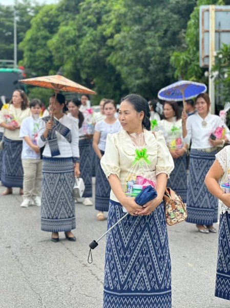 เมื่อวันที่ 31 กรกฎาคม 2566 องค์การบริหารส่วนตำบลหนองโดนร่วมกับสมาชิกสภาองค์การบริหารส่วนตำบล กำนัน ผู้ใหญ่บ้าน สถานศึกษา ส่วนราชการ ประชาชน จัดกิจกรรมส่งเสริมวันสำคัญทางศาสนา (ประเพณีแห่เทียนพรรษา) ประจำปี 2566 เพื่อทำนุบำรุงศาสนาและอนุรักษ์ศิลปวัฒนธรรมและประเพณีท้องถิ่น และมีความประสงค์ให้ทุกภาคส่วนในสังคมได้มีส่วนร่วมในการทำนุบำรุงศาสนา ร่วมกันทำบุญ ทำจิตใจให้บริสุทธิ์ รักษาศิล อนุรักษ์ศิลปะวัฒนธรรม ภูมิปัญญาท้องถิ่นไทย และประเพณีที่ดีงามของท้องถิ่นให้คงอยู่ต่อไป