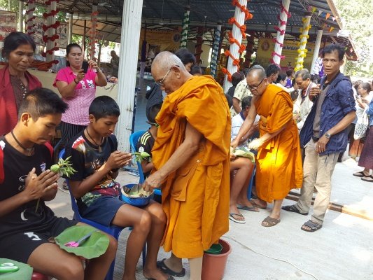 บรรพชาอุปสมบทหมู่เพื่อถวายเป็นพระราชกุศลแด่พระบาทสมเด็จพระปรมิทร มหาภูมพลอดุลยเดช มหิตลาธิเบศรามาธิบดี จักรีนฤบดินทร สยามินทราธิราช บรมนาถบพิตร และเพื่อน้อมสำนึกในพระมหากรุณาธิคุณของสมเด็จพระเทพรัตนราชสุดาฯ สยามบรมราชกุมารี ระหว่างวันที่ ๒ - ๑๖ เมษายน ๒๕๖๐


kubet ไทยคาสิโนออนไลน์