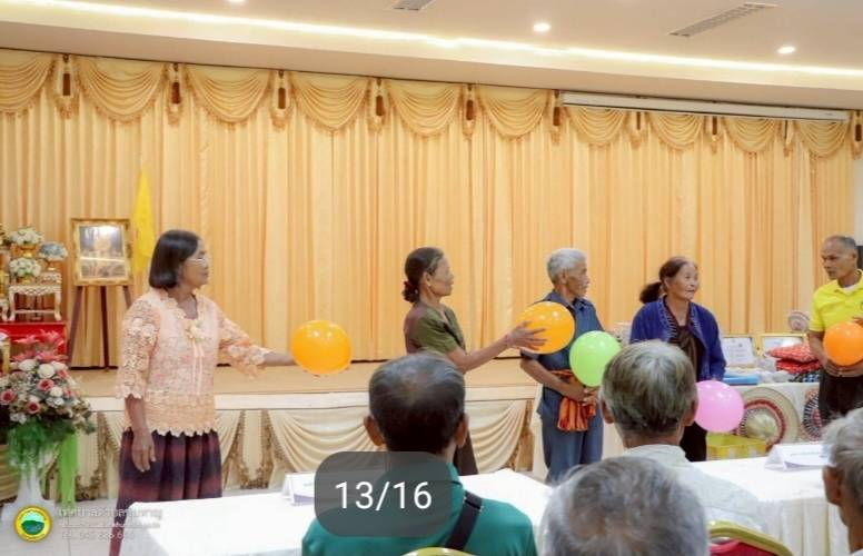 องค์การบริหารส่วนตำบลหนอง โดยกองสวัสดิการสังคม ได้จัดทำโครงการพัฒนาคุณภาพชีวิตผู้สูงอายุ ประจำปีงบประมาณ 2568 เมื่อวันที่ 25 เมษายน 2568 ณ เทศบาลตำบลขุนหาญ อำเภอขุนหาญ จังหวัดศรีสะเกษ โดยมีวัตถุประสงค์เพื่อเป็นการฟื้นฟูสุขภาพ ช่วยยืดเหยียดกล้ามเนื้อ ลดอาการปวดเมื่อยกล้ามเนื้อในผู้สูงอายุ กล้ามเนื้อของร่างกายมีความยืดหยุ่น ลดความตึงตัว ทำให้ร่างกายมีความผ่อนคลาย เพิ่มความแข็งแรง ทำให้การเคลื่อนไหวของร่างกายดีขึ้น