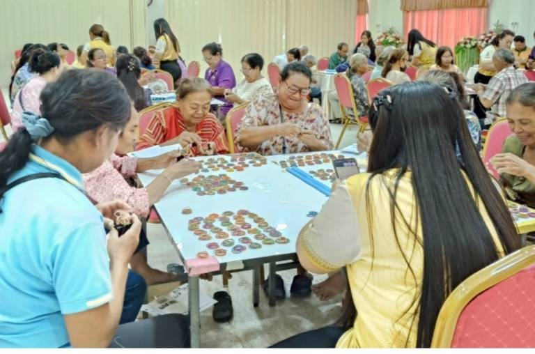 องค์การบริหารส่วนตำบลหนอง โดยกองสวัสดิการสังคม ได้จัดทำโครงการพัฒนาคุณภาพชีวิตผู้สูงอายุ ประจำปีงบประมาณ 2568 เมื่อวันที่ 25 เมษายน 2568 ณ เทศบาลตำบลขุนหาญ อำเภอขุนหาญ จังหวัดศรีสะเกษ โดยมีวัตถุประสงค์เพื่อเป็นการฟื้นฟูสุขภาพ ช่วยยืดเหยียดกล้ามเนื้อ ลดอาการปวดเมื่อยกล้ามเนื้อในผู้สูงอายุ กล้ามเนื้อของร่างกายมีความยืดหยุ่น ลดความตึงตัว ทำให้ร่างกายมีความผ่อนคลาย เพิ่มความแข็งแรง ทำให้การเคลื่อนไหวของร่างกายดีขึ้น