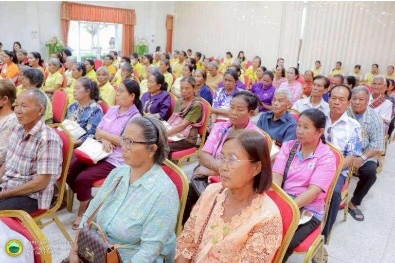 องค์การบริหารส่วนตำบลหนอง โดยกองสวัสดิการสังคม ได้จัดทำโครงการพัฒนาคุณภาพชีวิตผู้สูงอายุ ประจำปีงบประมาณ 2568 เมื่อวันที่ 25 เมษายน 2568 ณ เทศบาลตำบลขุนหาญ อำเภอขุนหาญ จังหวัดศรีสะเกษ โดยมีวัตถุประสงค์เพื่อเป็นการฟื้นฟูสุขภาพ ช่วยยืดเหยียดกล้ามเนื้อ ลดอาการปวดเมื่อยกล้ามเนื้อในผู้สูงอายุ กล้ามเนื้อของร่างกายมีความยืดหยุ่น ลดความตึงตัว ทำให้ร่างกายมีความผ่อนคลาย เพิ่มความแข็งแรง ทำให้การเคลื่อนไหวของร่างกายดีขึ้น