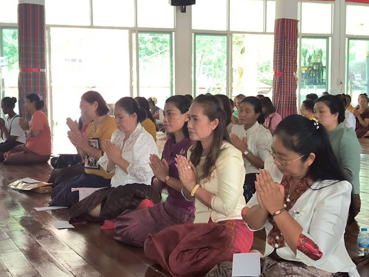 องค์การบริหารส่วนตำบลหนองโดนได้ดำเนินการจัดโครงการ ประเพณีแห่เทียนและถวายเทียนพรรษา ประจำปีงบประมาณ 2568 ร่วมกับสมาชิกสภาองค์การบริหารส่วนตำบล กำนัน ผู้ใหญ่บ้าน สถานศึกษา ส่วนราชการ ประชาชนและชมรมคนทำความดีเพื่อพ่อของแผ่นดิน อำเภอลำปลายมาศ จังหวัดบุรีรัมย์ ได้ตระหนักถึงความสำคัญของประเพณี แห่เทียนพรรษาและมีความประสงค์ให้ทุกภาคส่วน ในสังคมได้มีส่วนร่วมในการส่งเสริมทำนุบำรุงศาสนา ร่วมกันทำบุญ ทำจิตใจให้บริสุทธิ์ รักษาศิลปะ วัฒนธรรม ภมูิปัญญาท้องถิ่นและประเพณีที่ดีงามของท้องถิ่นให้คงอยู่ต่อไป