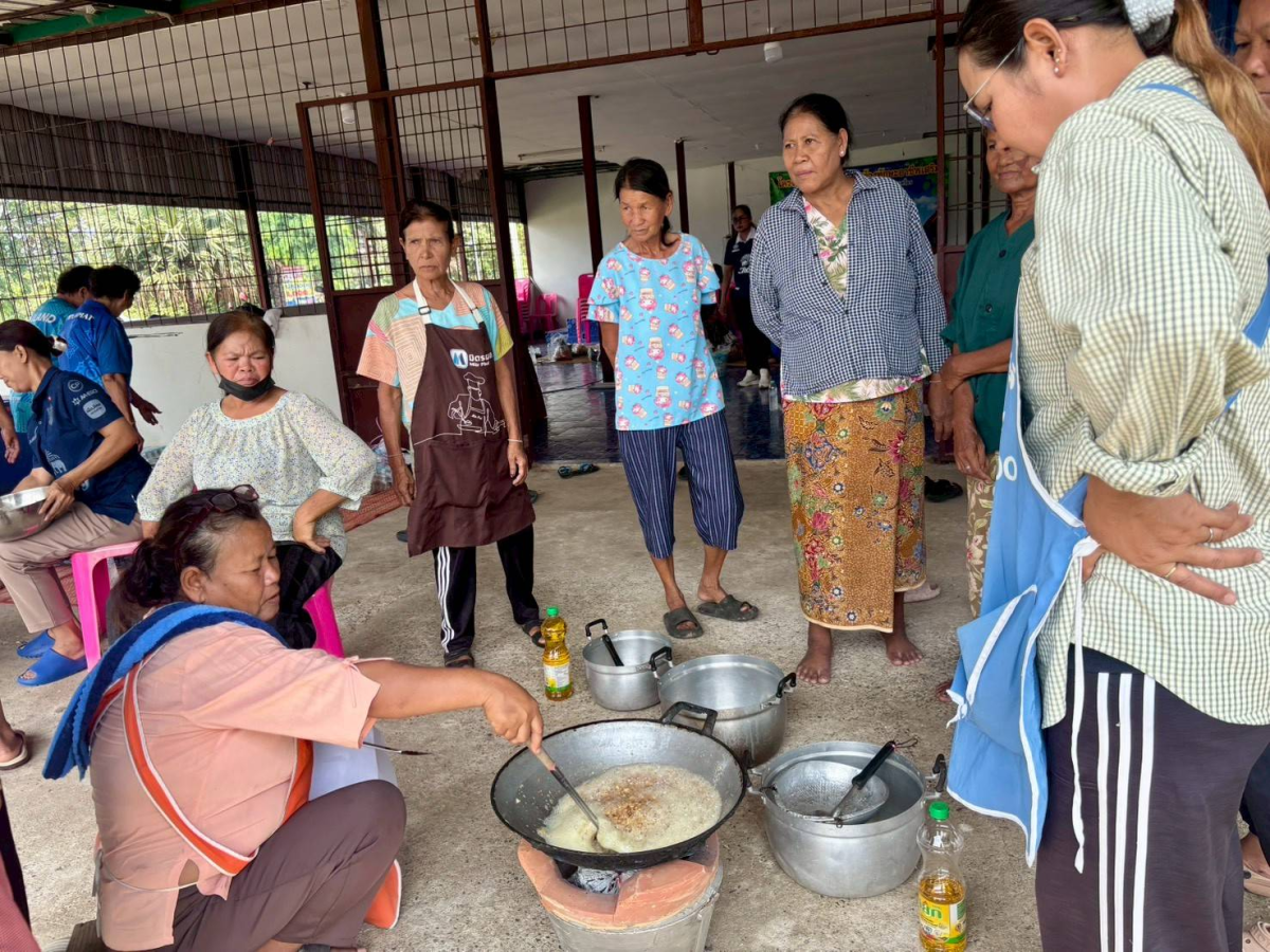 วันที่ 6 พฤษภาคม 2569 องค์การบริหารส่วนตำบลหนองโดน โดยกองสวัสดิการสังคม จัดโครงการฝึกอบรมเสริมทักษะอาชีพเสริม ประจำปีงบประมาณ พ.ศ.2569 ทำน้ำพริกกากหมู น้ำพริกปลาร้าทอดทรงเครื่อง น้ำพริกหนังไก่กรอบ