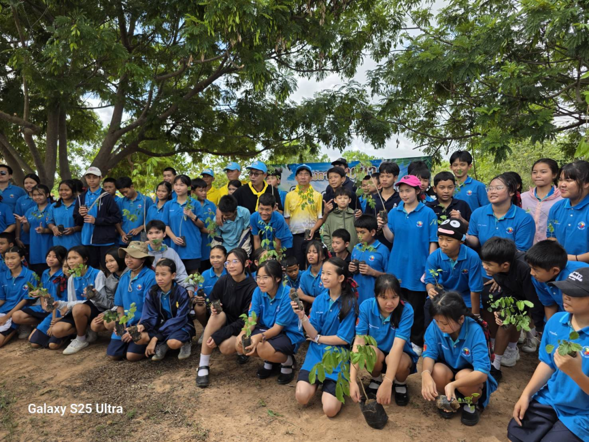 วันที่ 10 มิถุนายน 2569 องค์การบริหารส่วนตำบลหนองโดน โดยแผนงานการเกษตร ได้จัดทำโครงการปลูกป่าเฉลิมพระเกียรติ ประจำปี 2569