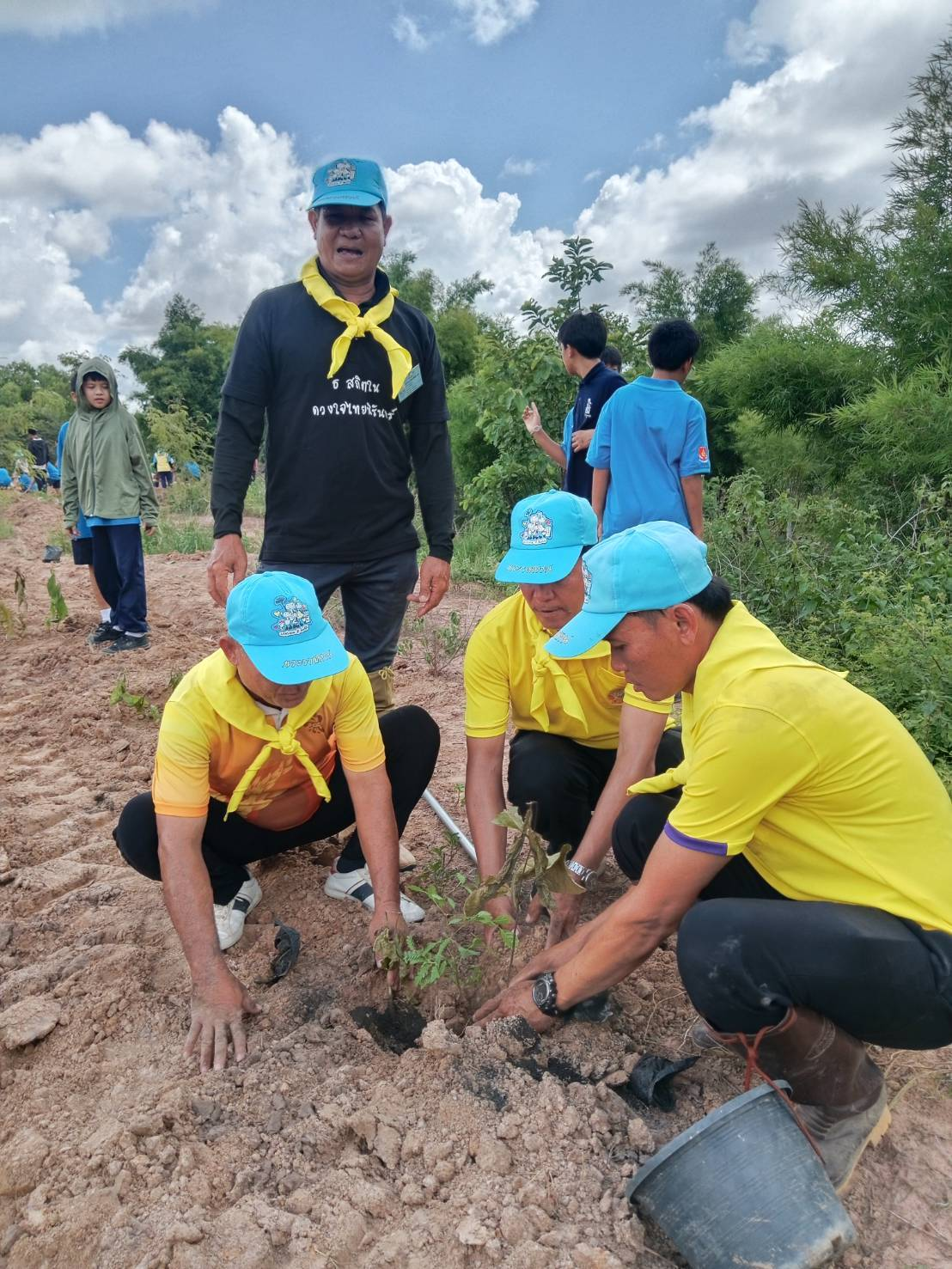 วันที่ 10 มิถุนายน 2569 องค์การบริหารส่วนตำบลหนองโดน โดยแผนงานการเกษตร ได้จัดทำโครงการปลูกป่าเฉลิมพระเกียรติ ประจำปี 2569
