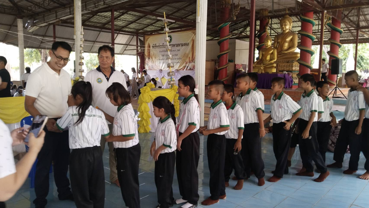 โครงการประเพณีแห่ีเทียนและถวายเทียนพรรษาองค์การบริหารส่วนตำบลหนองโดน